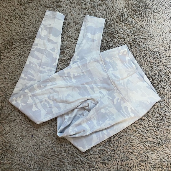 white cameo lululemon leggings, size 4 !! - Picture 3 of 3